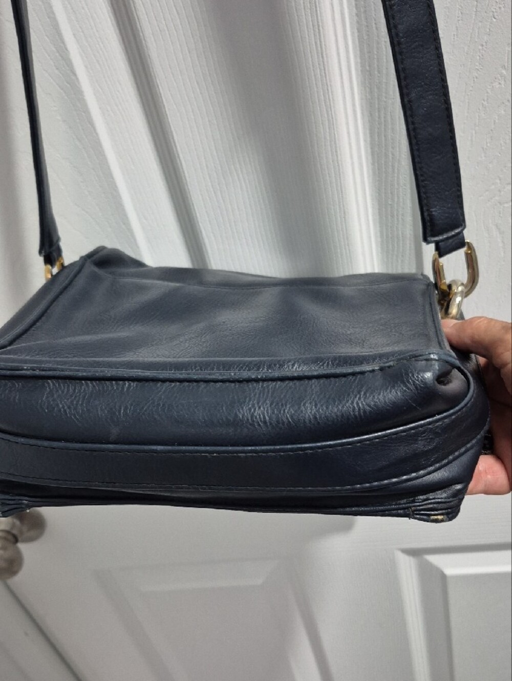 Classic Women's Leather Crossbody Bag - Black - Picture 10 of 10
